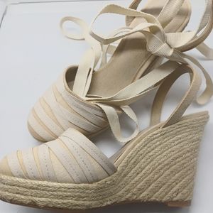 EUC Levity Espadrille Wedge Heel Sandals 9M